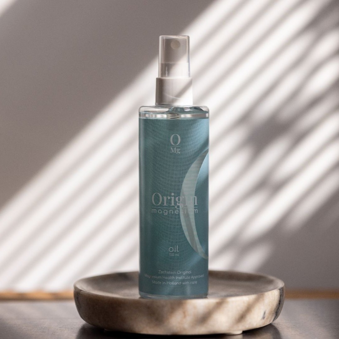 Magnesium oil bottle with vertical diffused light